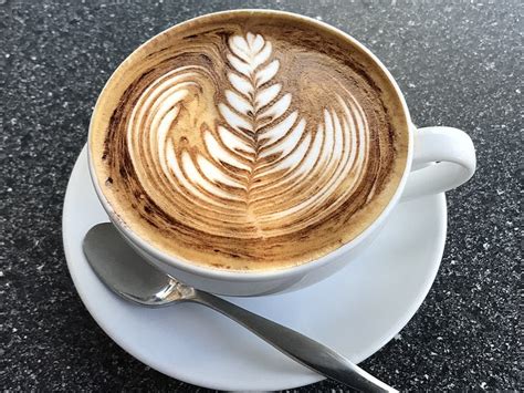 Latte Art Tips: 6 Easy Designs for Beginners (With Pictures) | Coffee Affection