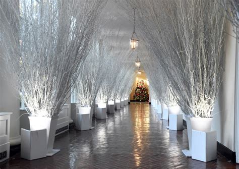 This pic of the White House decked out for Christmas looks like hell on Earth | Mashable