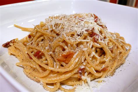 File:Classic-spaghetti-carbonara.jpg - Wikimedia Commons