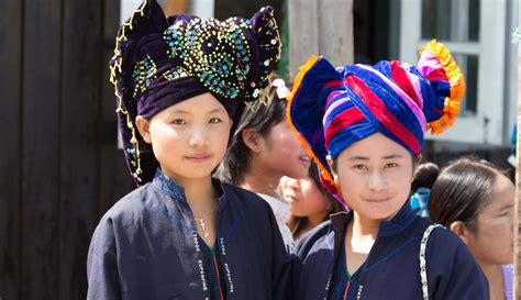 Pa'O ladies at Phuang Daw Oo Pagoda Festival, Inle Lake, Myanmar ...