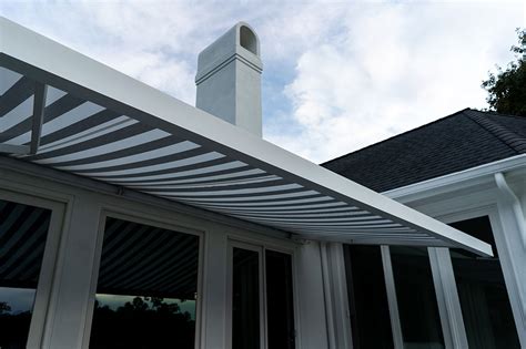 How to Choose the Right Color for Your Retractable Awnings