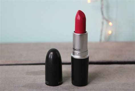 MAC LUSTERING LIPSTICK – Lily Pebbles