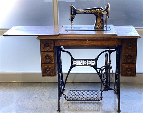 Lot - ca 1910 Singer Model 66 Sewing Machine Table