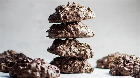 Best Chocolate Macaroons: Tasty Chocolate & Coconut Cookies