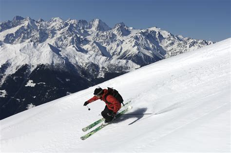 Alpine skiing Mont Habitant Saint Sauveur Quebec Canada