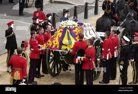 Queen Mother funeral Stock Photo - Alamy