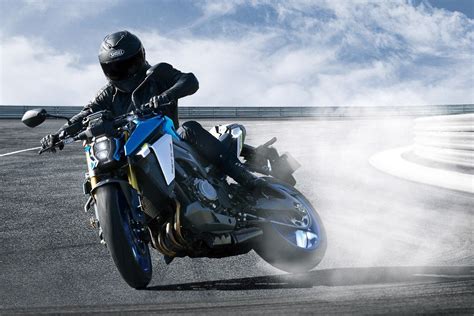 Suzuki GSX-S1000 2022 é lançada com novo design mais agressivo