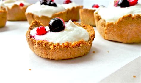 HEALTHY COTTAGE CHEESE CHEESECAKE WITH OAT CRUST