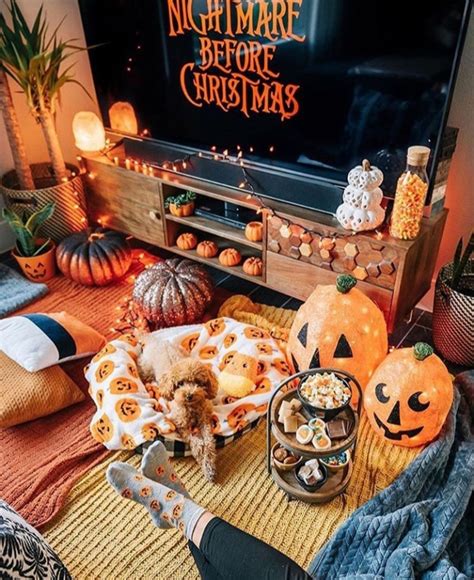 Cozy Halloween Aesthetic - Cozy Autumn Wanderlust in 2020 | Halloween movie night, Fall decor ...