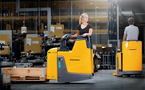 Electric pallet trucks | Jungheinrich