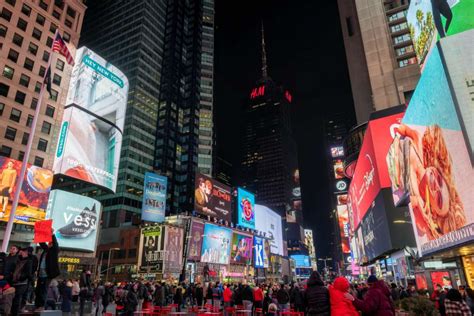 The 10 Must-See Broadway Theater Performances to Enjoy in 2023 - Dandelion Chandelier