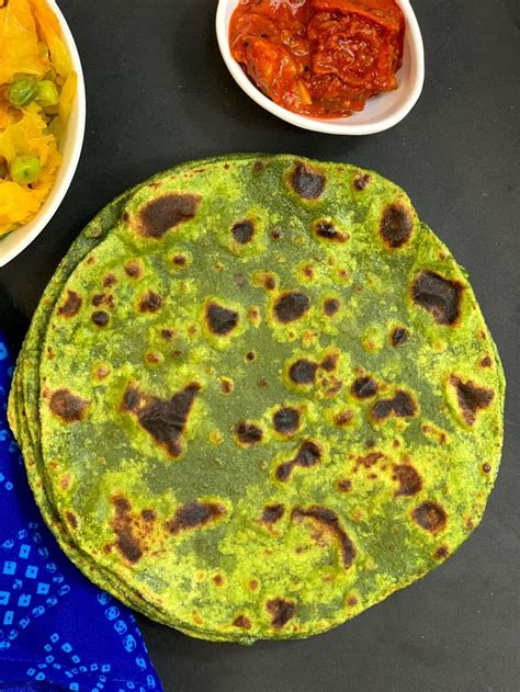 Palak Paratha (Spinach Paratha) - Indian Veggie Delight