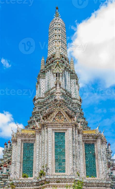 wat arun Temple 881166 Stock Photo at Vecteezy