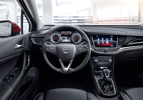 2016 Opel Astra - Interior | Auto