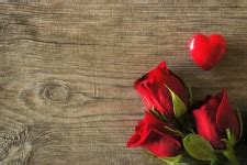 Valentines Day Roses On Wood Free Stock Photo - Public Domain Pictures