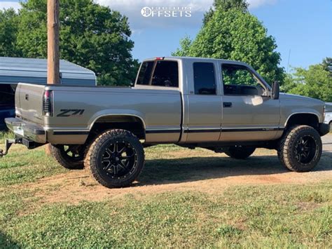 1998 Chevrolet K1500 Fuel Maverick D610 Rough Country Suspension Lift 4" | Custom Offsets