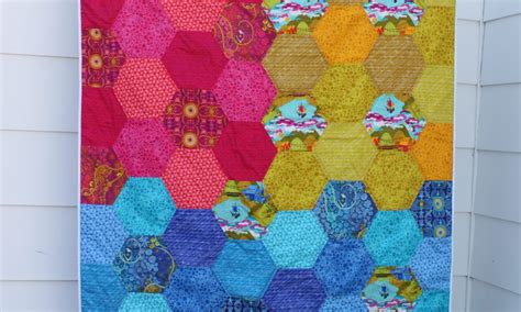 Colour Blocked Modern Hexagon Quilt - Daydreams of Quilts Blog