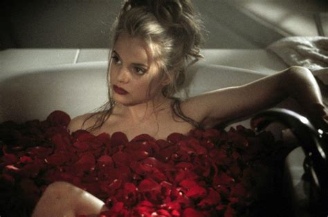 Mena Suvari as Angela Hayes in #AmericanBeauty (1999). | Beauty movie, American beauty movie ...