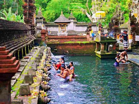 Tirta Empul Temple, Holy Water & Melukat Ritual - IdeTrips