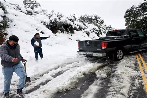 Southern California sees rare winter storm, snowfall - 2LT News