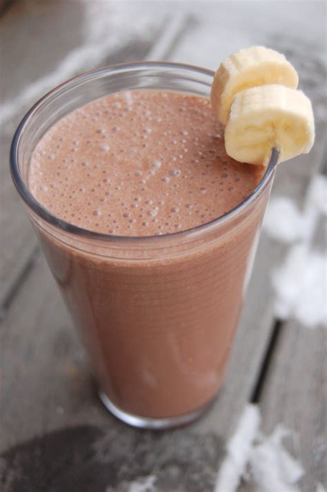 Emily Can Cook: Healthy Chocolate Banana Smoothie {The drink that's saving my bacon right now}