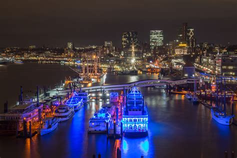 Der Hamburger Hafen bei Nacht Foto & Bild | hamburg meine perle ...