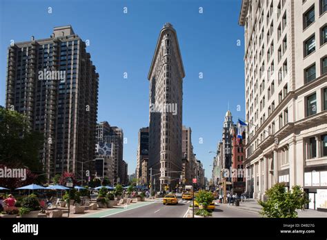 FLATIRON BUILDING (©DANIEL BURNHAM & CO 1902) FIFTH AVENUE MANHATTAN ...