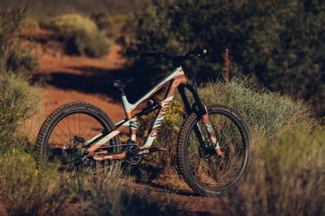 Video: Warm Up for Red Bull Rampage with Thomas Genon - Icer Sports