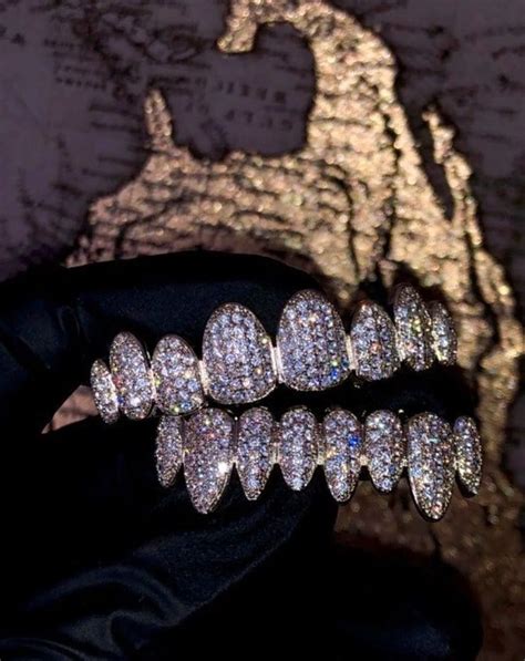 Pin by 𝓙𝗎𝗅𝗂𝖾ᵀᴹ💚🖤 on ♕ɪᴄᴇᴅ ᴏᴜᴛ♕ in 2020 (With images) | Grillz, Diamond ...