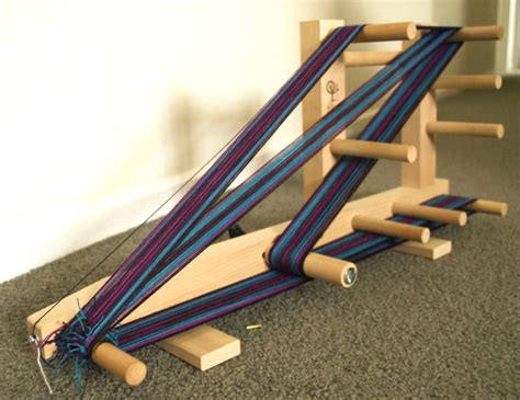 How to weave on an inkle loom