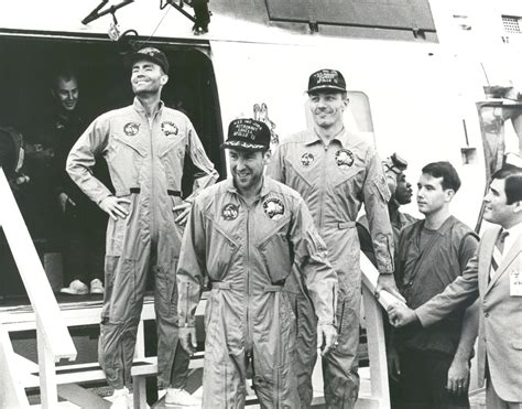 File:Apollo 13 Astronauts on the U.S.S. Iwo Jima - GPN-2002-000054.jpg ...