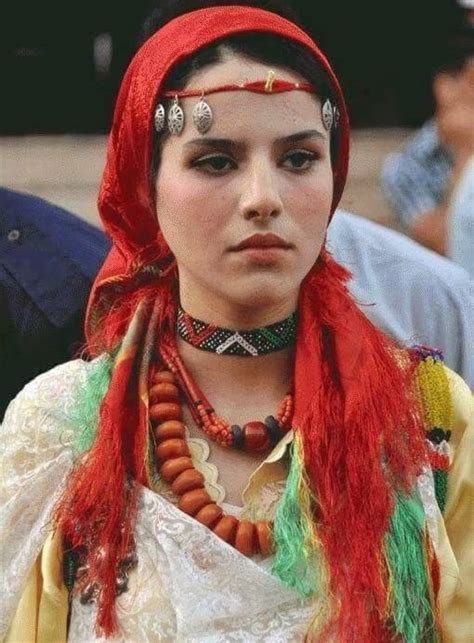 Amazigh woman from Rif, Morocco, with traditional clothes : r/AmazighPeople