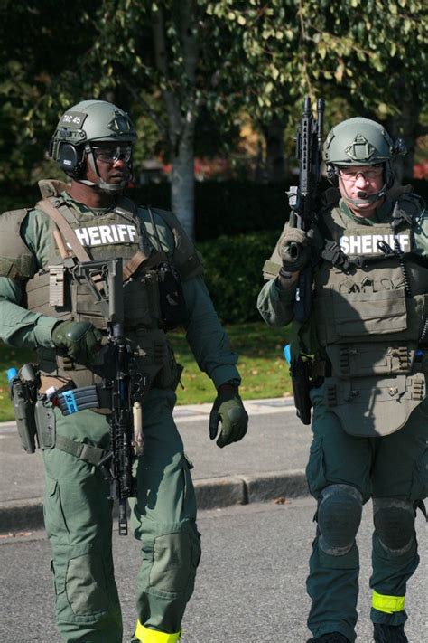 SWAT team practices in Enumclaw | Slideshow | Courier-Herald