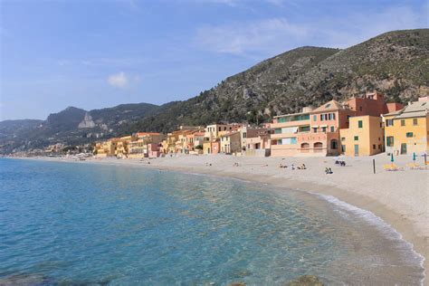 Finale Ligure Beaches - Trovaspiagge