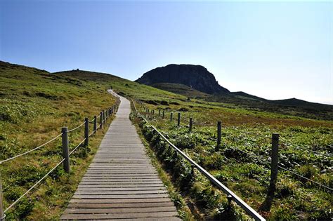 Jeju Island: Hallasan National Park and Hyeopjae beach | globexpress