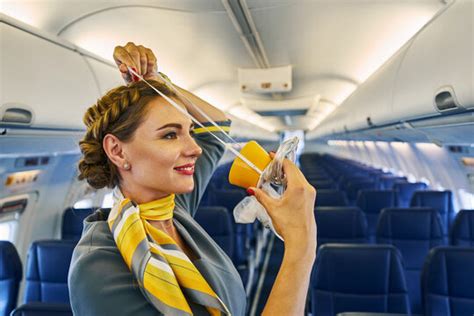 Oxygen Mask Airplane Bilder – Durchsuchen 933 Archivfotos, Vektorgrafiken und Videos | Adobe Stock