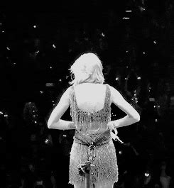 Taylor Swift Performance GIF - Find & Share on GIPHY