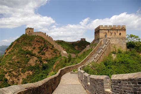 Nunca turista, siempre viajero: Los turistas podrán sobrevolar la Gran Muralla China en helicóptero