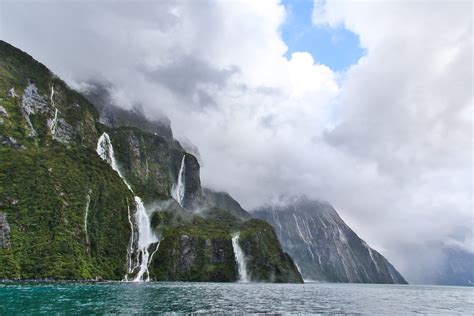 Best Time to See Milford Sound in New Zealand 2021 - Rove.me