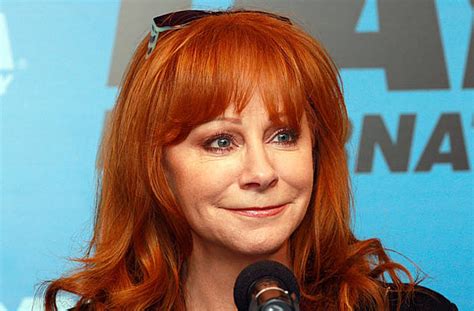 Reba McEntire Pays Tribute to Former Band Members 20 Years After ...