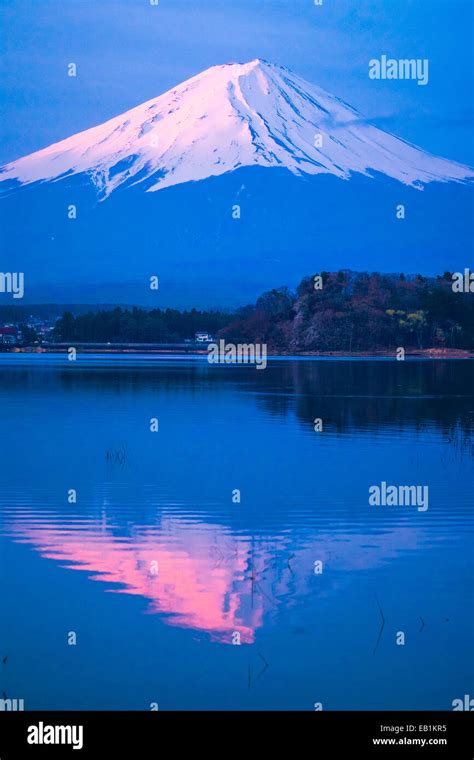 The beautiful mount Fuji in Japan at sunrise Stock Photo - Alamy