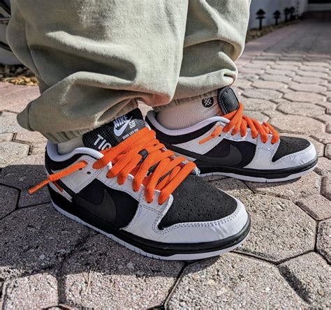 My first SB dunks 🖤🧡🤍 : r/SNKRS