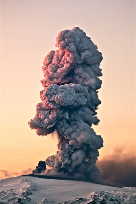 Eyjafjallajökull Volcano, Iceland. - World Travel