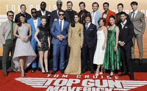 Top Gun: Maverick, the cast of the film with Tom Cruise. PHOTO - Italian Post