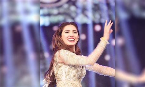 Mahira Khan Shows Off Her Dance Moves in Viral Wedding Video - Lens