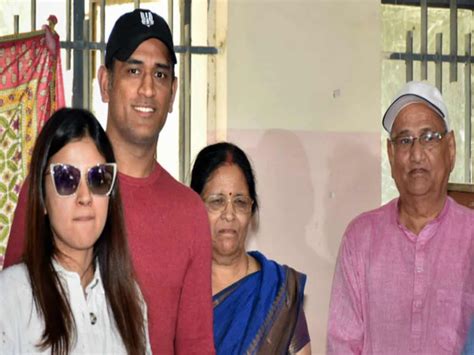 MS Dhoni's parents hospitalised after testing COVID positive