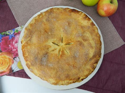 Juicy Apple Pie with Pecan Streusel - Culinary Talks