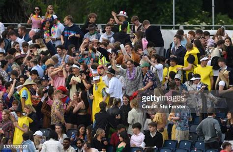 Cricket Fans Photos and Premium High Res Pictures - Getty Images