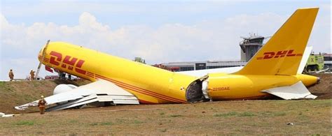 DHL Boeing 757 Drifts, Slides Off the Runway and Breaks in Two - autoevolution