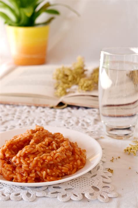 Rice in tomato sauce - Simple traditional dish, ready in 20 minutes